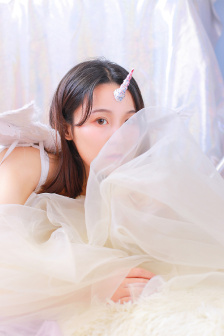 年轻的女士在线播放